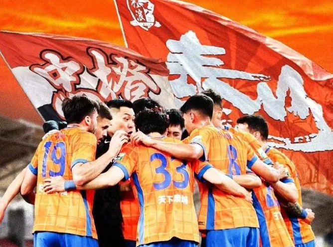 中超比赛紧张上演，球队斗志昂扬