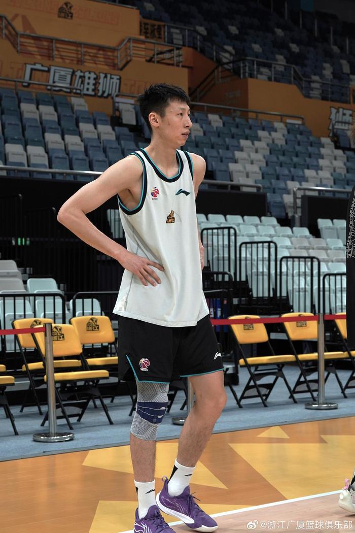 失误连连难挡进军季后赛脚步，河南男篮全力以赴
