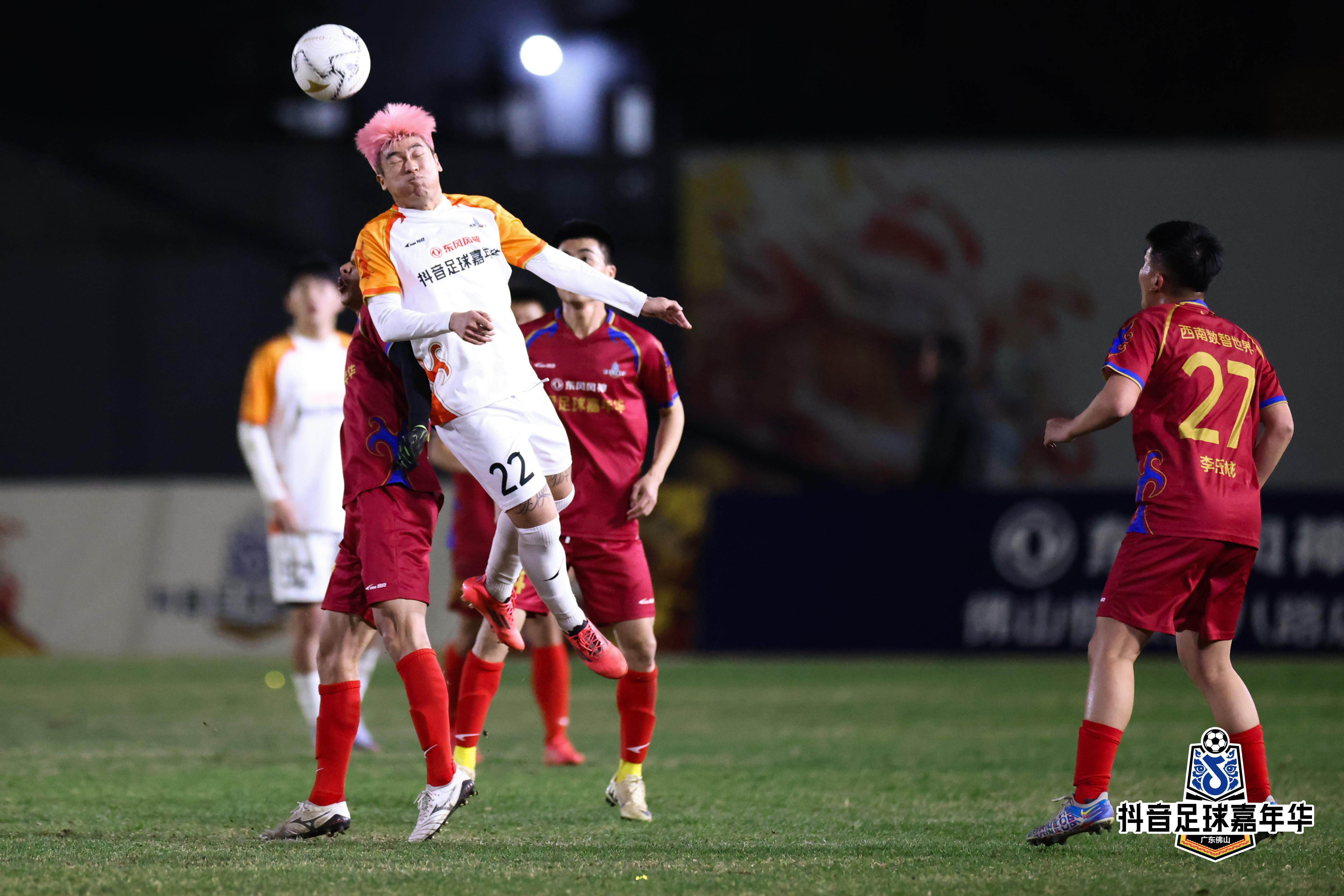 足球联赛中的擂台对决激起观众热情的简单介绍