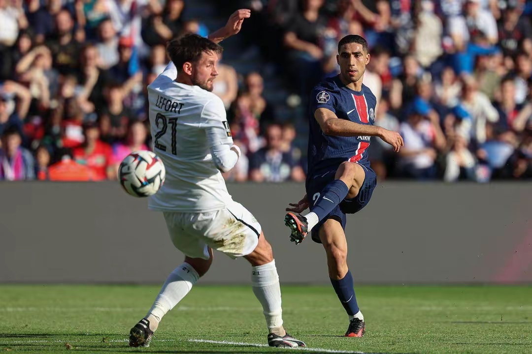 包含巴黎圣日耳曼重点加强射门练习的词条