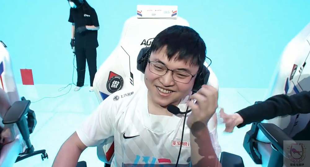 开云体育APP下载-BRO碾压LGD，Uzi操刀奇招英雄翻盘强强对话八强赛，让粉丝疯狂欢呼