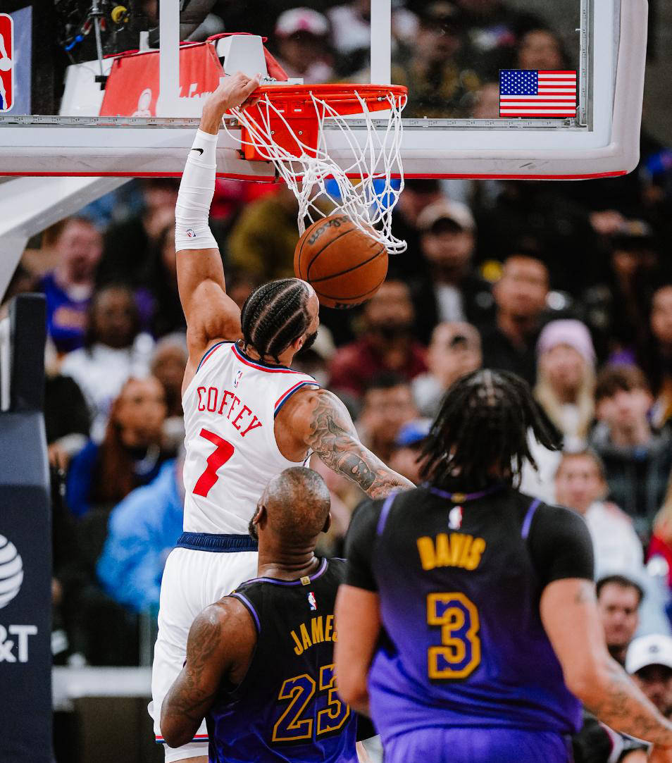 快船客场惨败篮网,遭遇四连败 快船客场惨败篮网,遭遇四连败