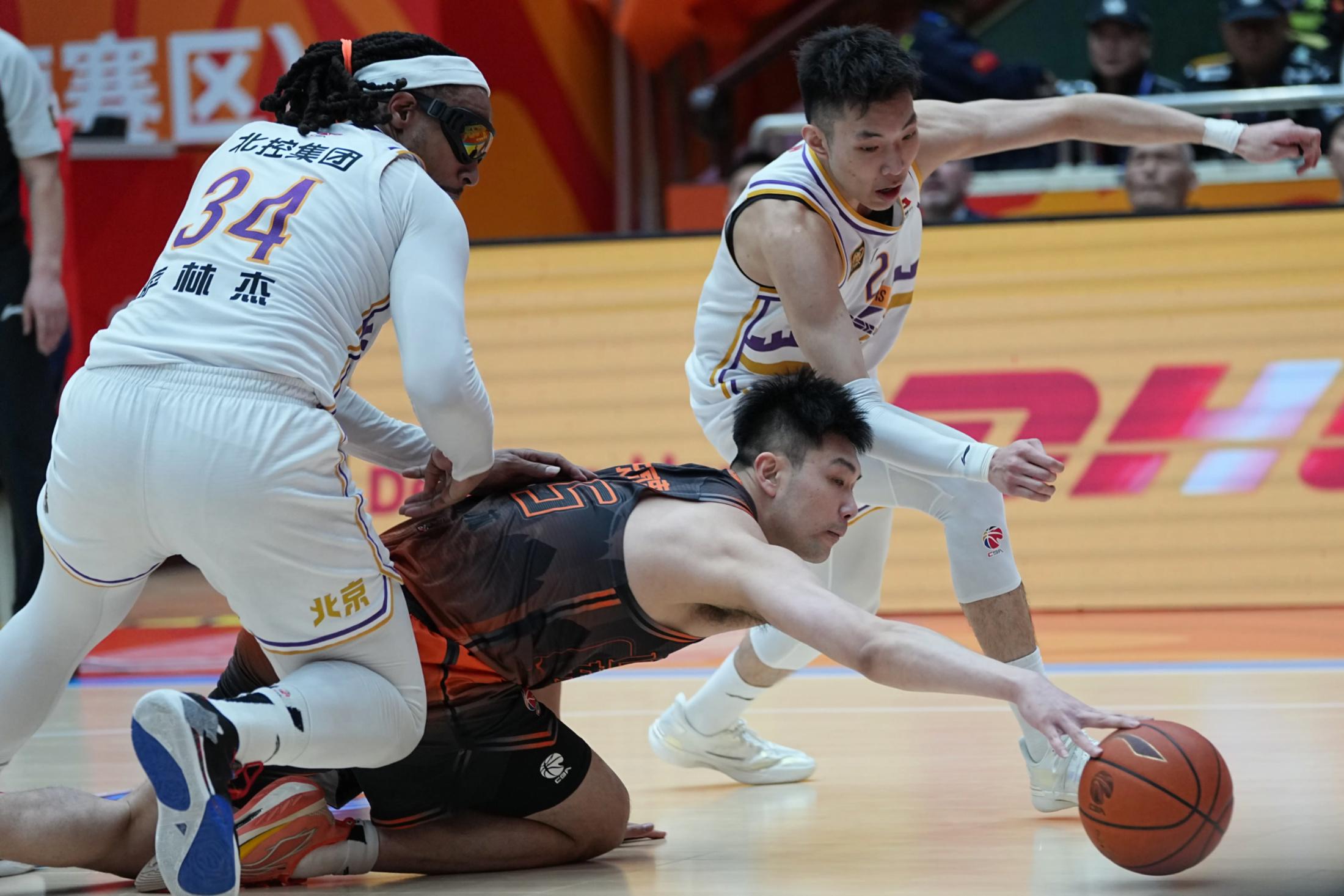 体育界正在疯狂讨论篮球联赛的最佳球员 体育界正在疯狂讨论篮球联赛的最佳球员