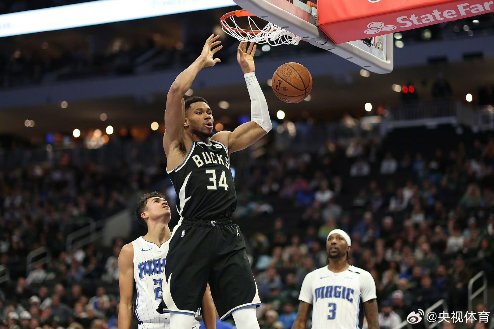 雄鹿主场轻取魔术，米德尔顿全场26分