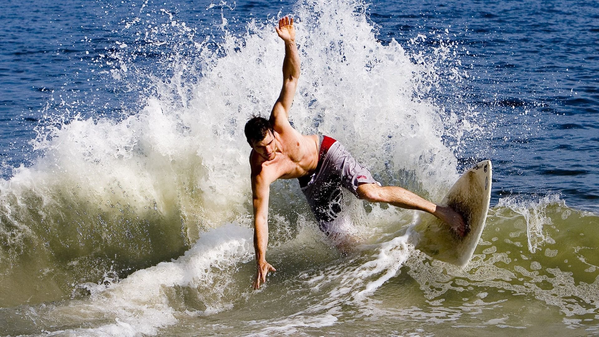 开云体育APP下载-跨界之战，当上海队遭遇老鹰，英格拉姆在重压之下完成自我超越