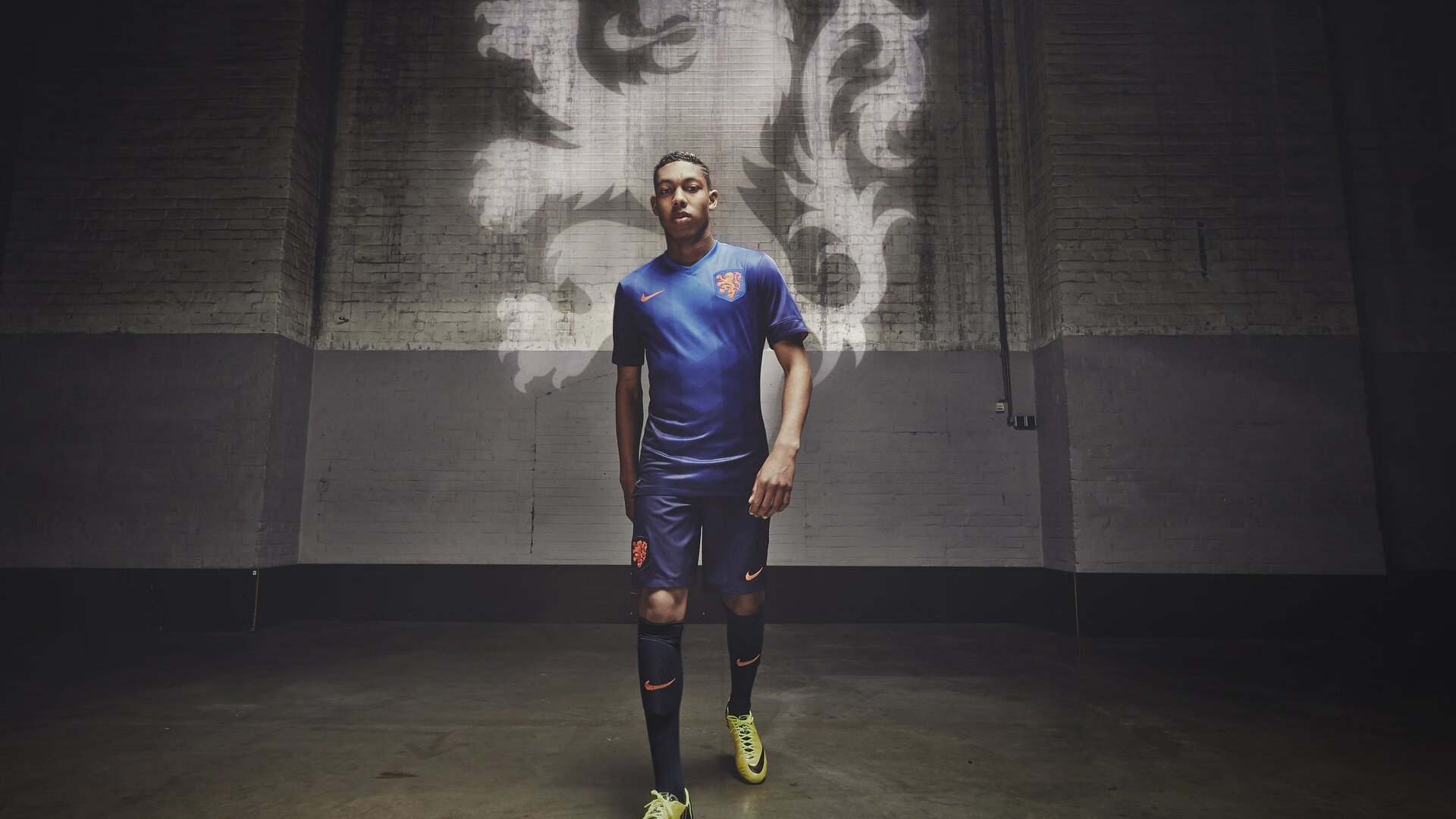 开云平台-F1街道赛之夜，当詹姆斯的心脏成为赛道上最快引擎