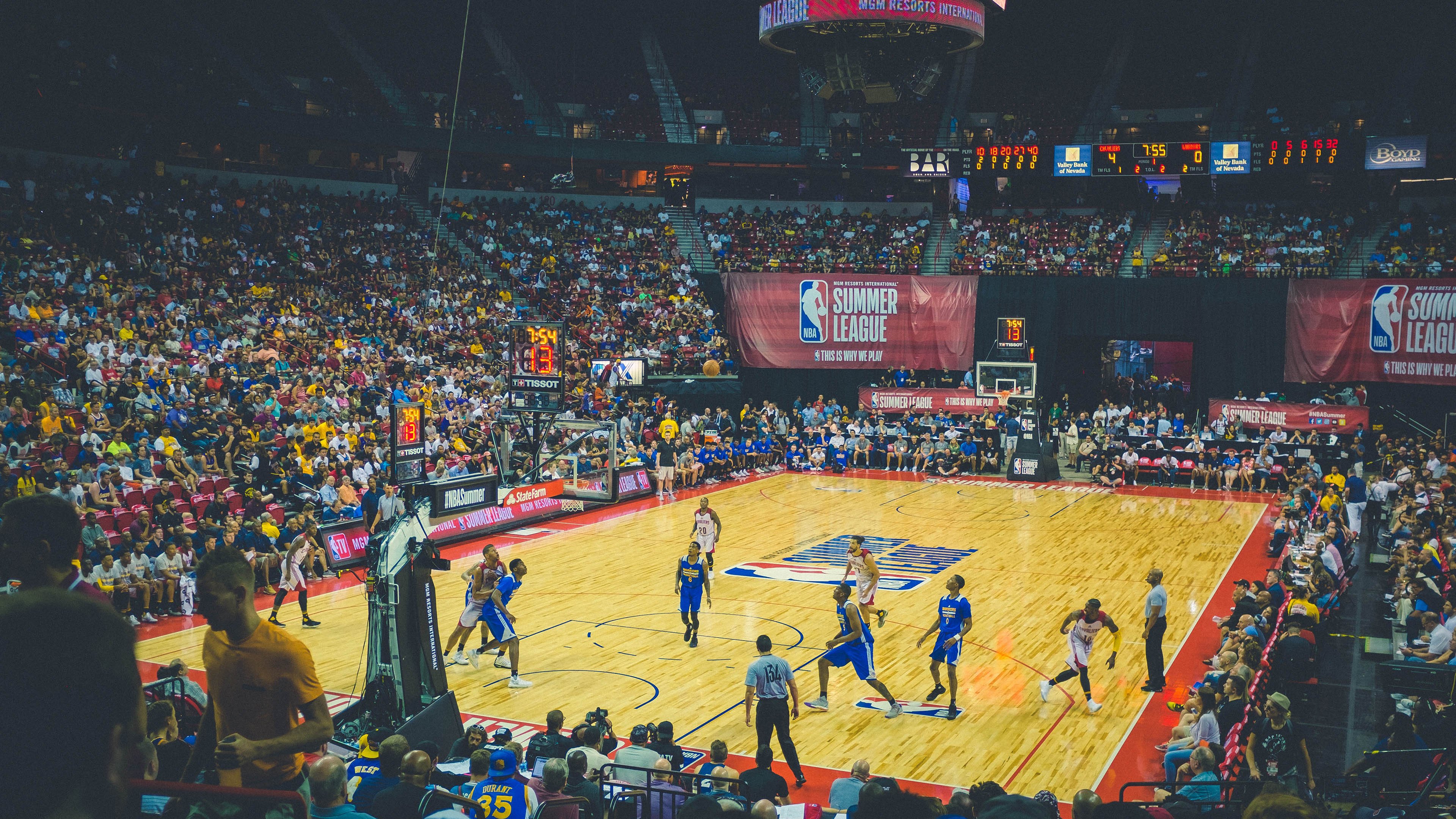 开云体育-金色利刃撕裂八闽夜空！范弗利特导演惊天绝杀，掘金险胜福建点燃今夏最热赛场